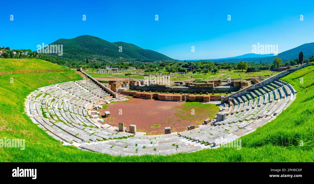 Das antike Theater der archäologischen Stätte des antiken Messini in Griechenland. Stockfoto