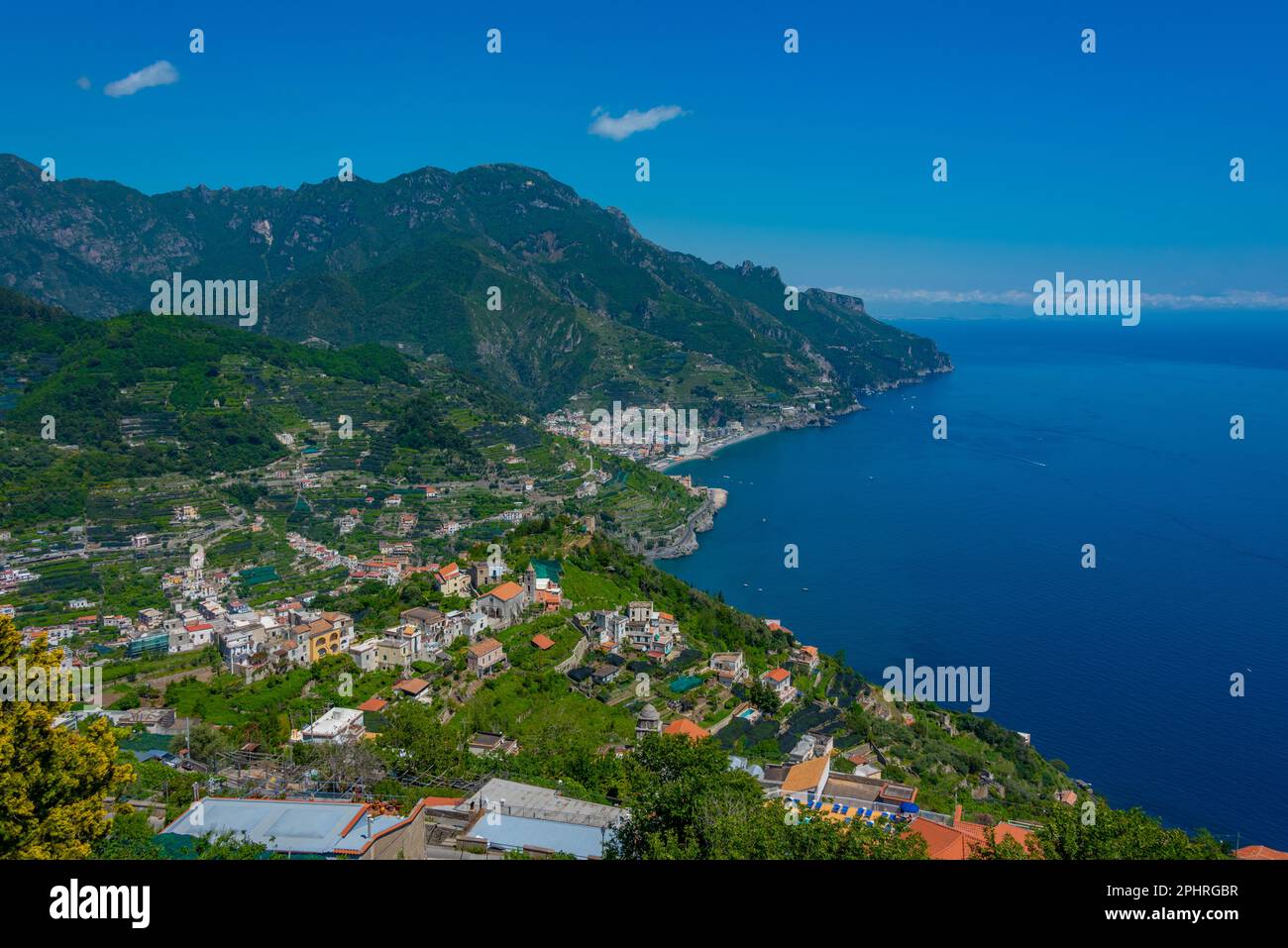 Luftaufnahme der Stadt Maiori in Italien. Stockfoto