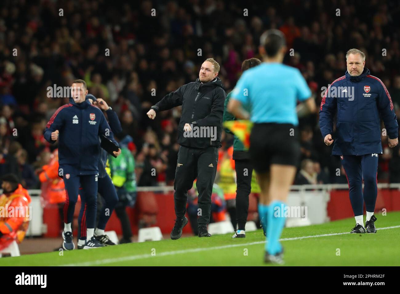 Emirates Stadium, London, Großbritannien. 29. März 2023. Womens Champions League Quarter Final Fußball, Arsenal gegen Bayern München; Arsenal Manager Jonas Eidevall feiert mit der Endpfiffe. Kredit: Action Plus Sports/Alamy Live News Stockfoto