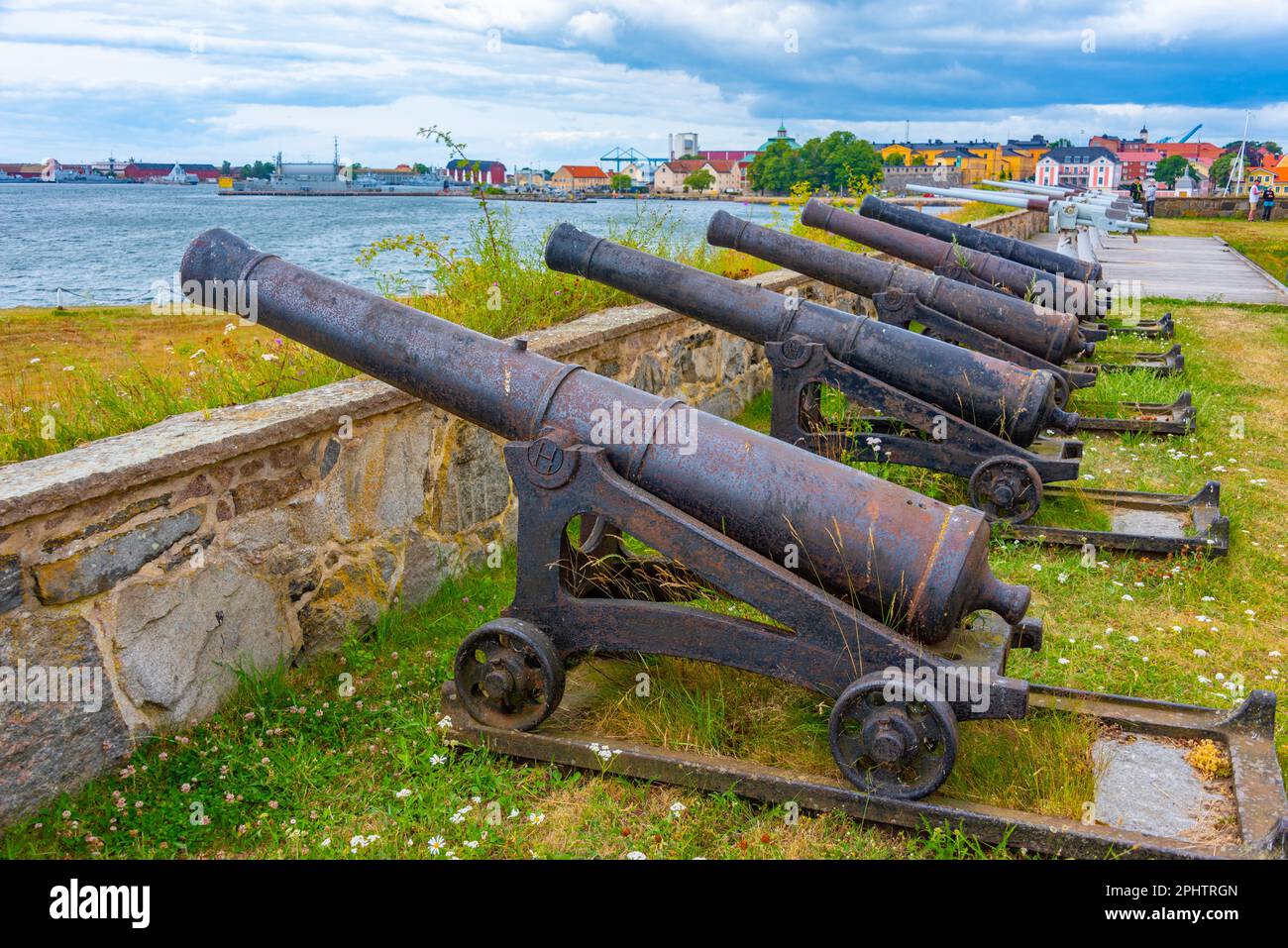 Kanonen im Hafen von Karlskrona, Schweden. Stockfoto