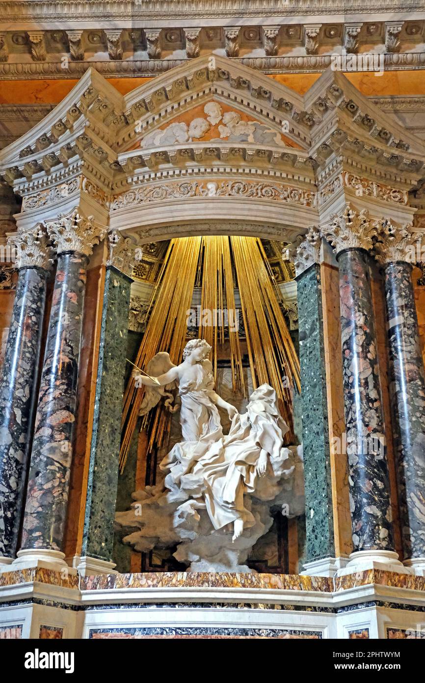 Das Ecstasy von St. Teresa von Bernini in Santa Maria della Vittoria in Rom, Italien Stockfoto
