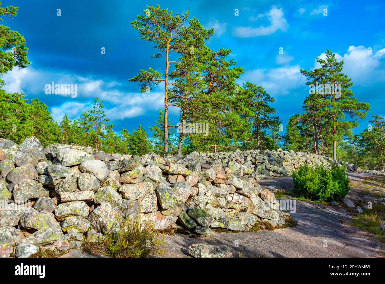 Sammallahdenmäki ist eine Grabstätte aus der Bronzezeit in Finnland in der Nähe von Rauma Stockfoto