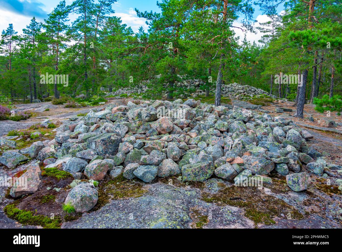 Sammallahdenmäki ist eine Grabstätte aus der Bronzezeit in Finnland in der Nähe von Rauma Stockfoto