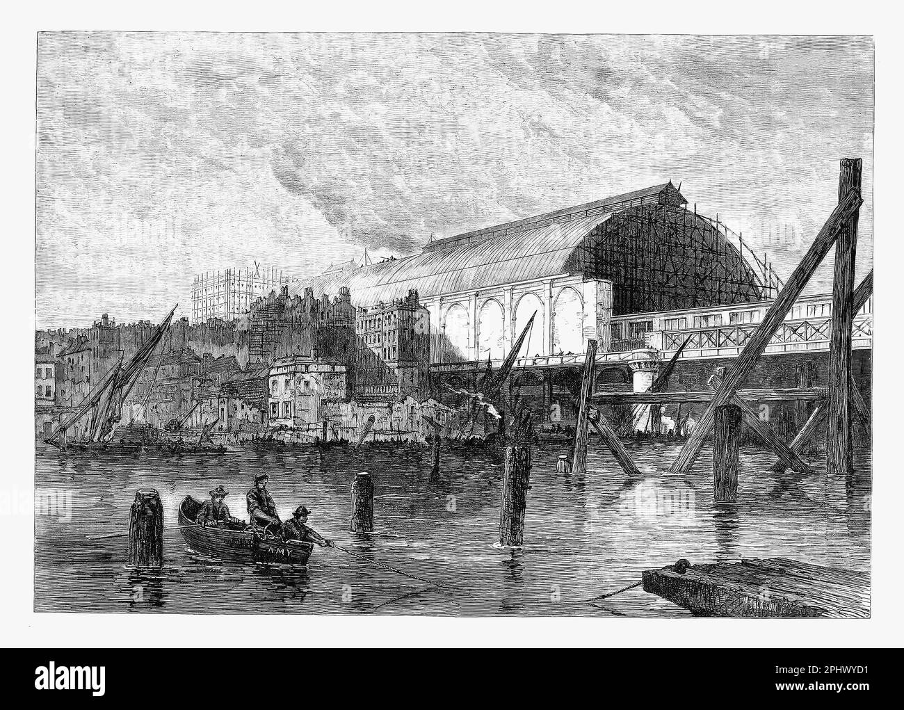 Ein Blick auf den Bahnhof Charing Cross im Jahr 1865 von der Themse in Blackfriars, London, England für die London, Chatham und Dover Railway. Stockfoto