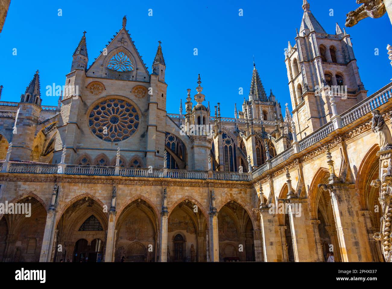 Kloster an der Kathedrale in der spanischen Stadt Leon. Stockfoto