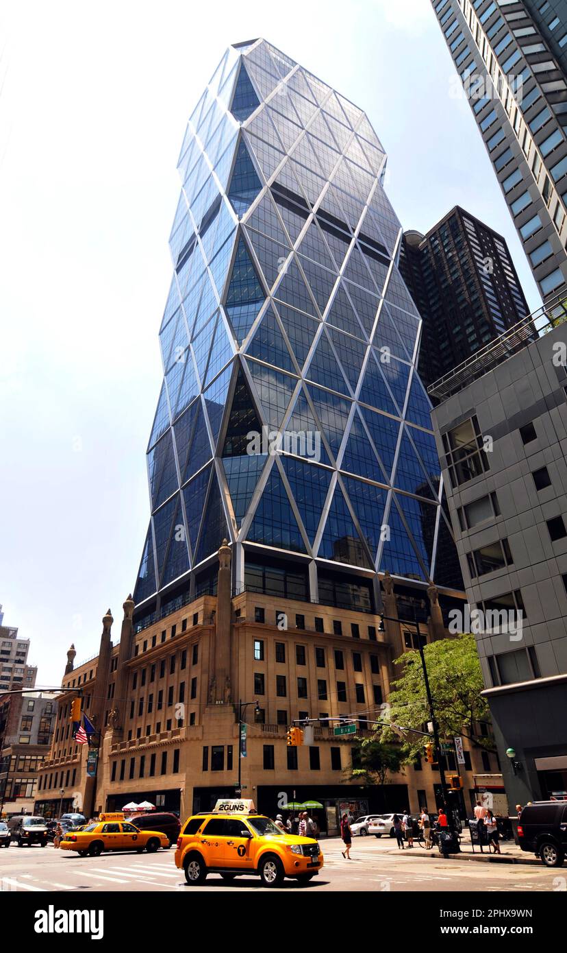Der Hearst Tower ist ein Gebäude an der südwestlichen Ecke der 57. Street und Eighth Avenue, nahe Columbus Circle, in Manhattan, New York City, NY, USA. Stockfoto