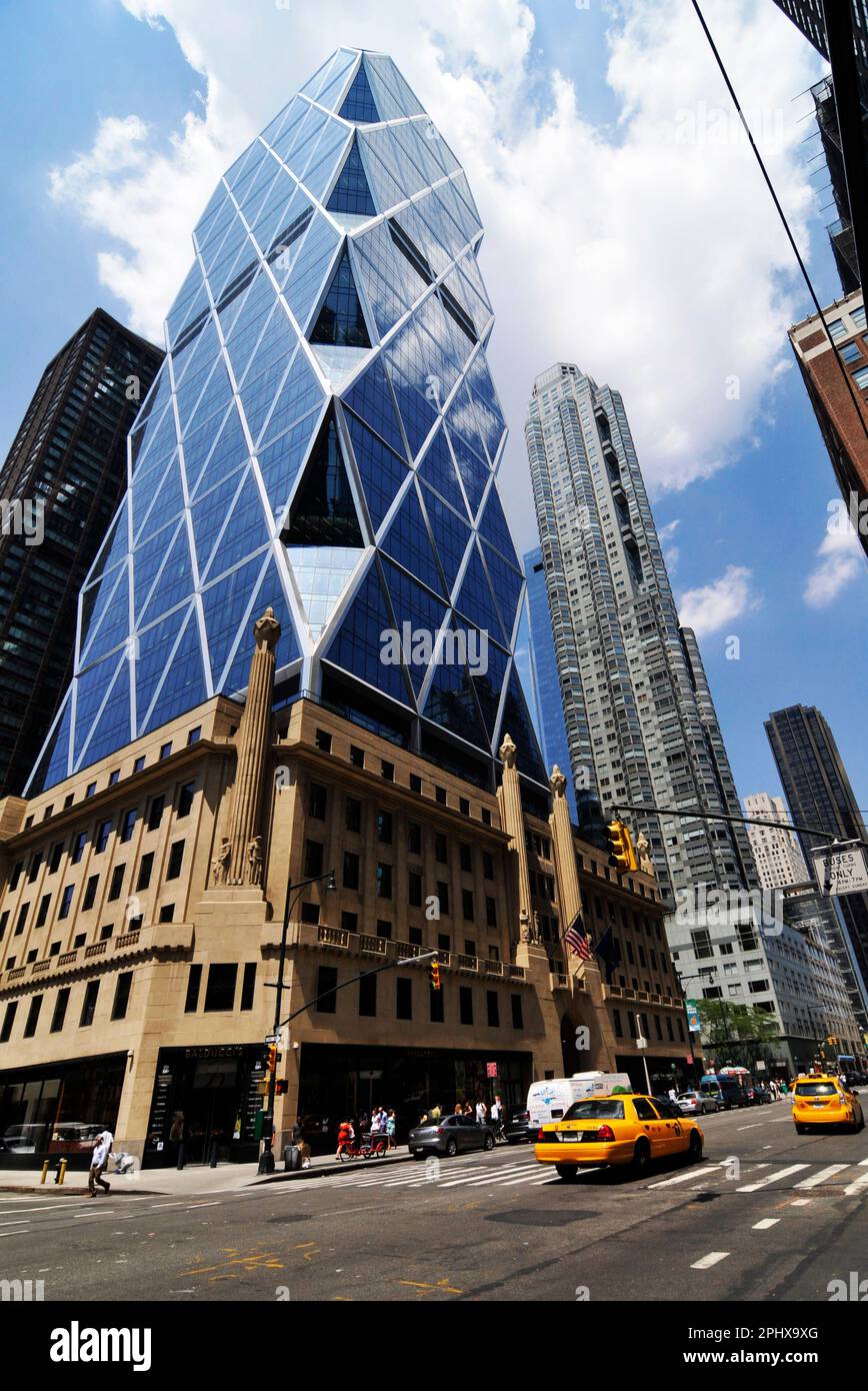 Der Hearst Tower ist ein Gebäude an der südwestlichen Ecke der 57. Street und Eighth Avenue, nahe Columbus Circle, in Manhattan, New York City, NY, USA. Stockfoto