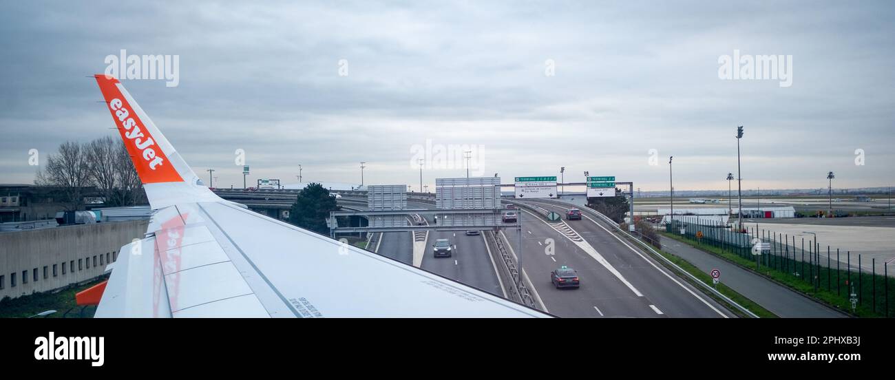Flughafen Charles de Gaulle, Frankreich: Januar 2023: Blick auf den Easy Wing auf dem Flug von charles de gaulle Stockfoto