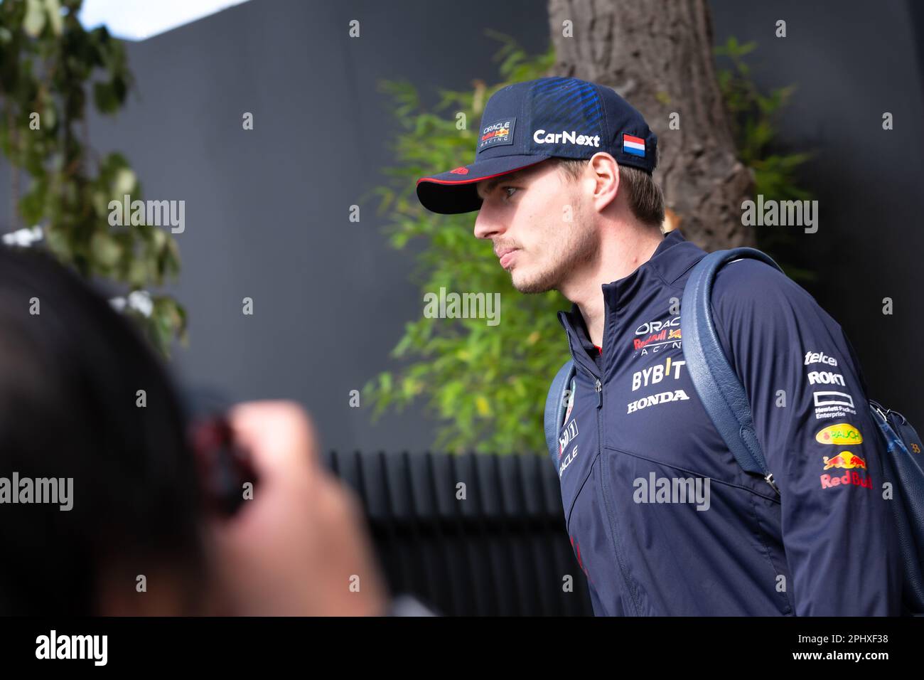 Melbourne, Australien, 30. März 2023. Max Verstappen wird während des australischen Formel-1-Grand Prix am 30. März 2023 auf der Melbourne Grand Prix Circuit in Albert Park, Australien, vom Koppel aus gesehen. Kredit: Dave Hewison/Speed Media/Alamy Live News Stockfoto