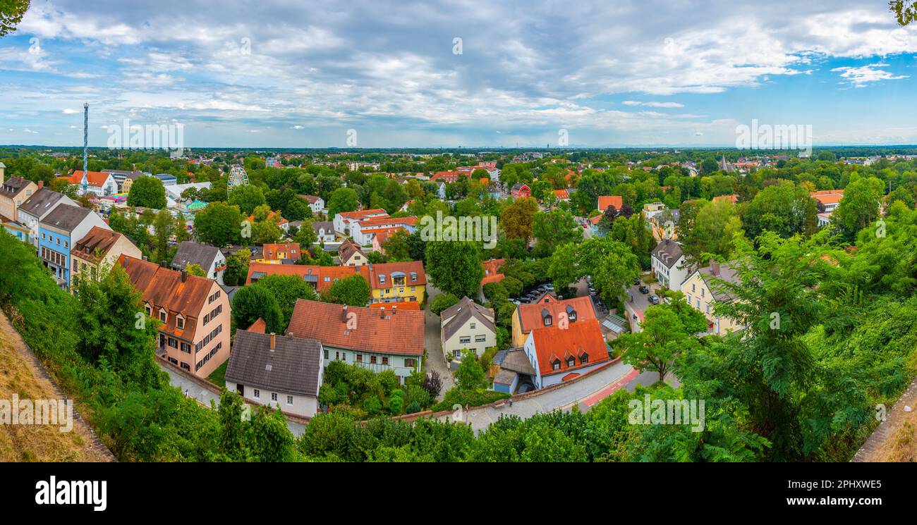 Blick auf die deutsche Stadt Dachau aus der Vogelperspektive Stockfoto