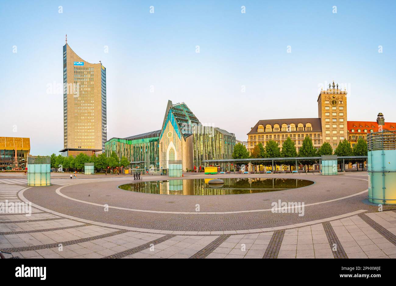 Sonnenaufgangsblick an der Universität Leipzig in Deutschland. Stockfoto
