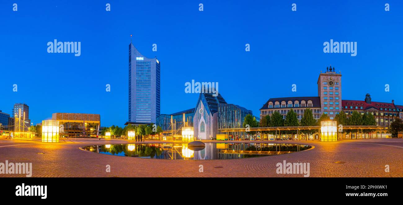Sonnenaufgangsblick an der Universität Leipzig in Deutschland. Stockfoto