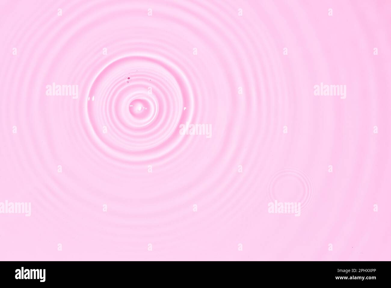 Wasseroberfläche abstrahiert Hintergrundtextur mit Spritzern und Blasen. Rosa Farbe Stockfoto