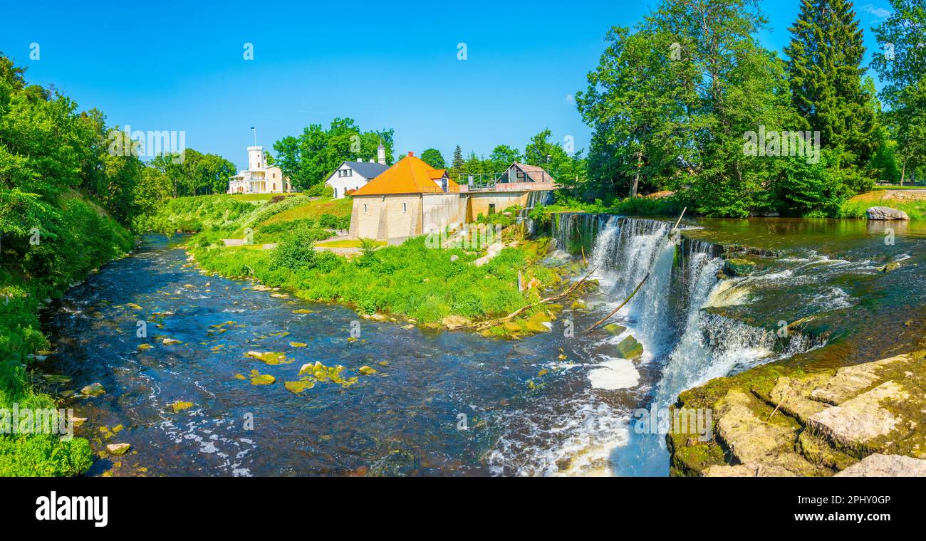 Keila-Joa Manor und Keila Juga Wasserfall in Estland. Stockfoto