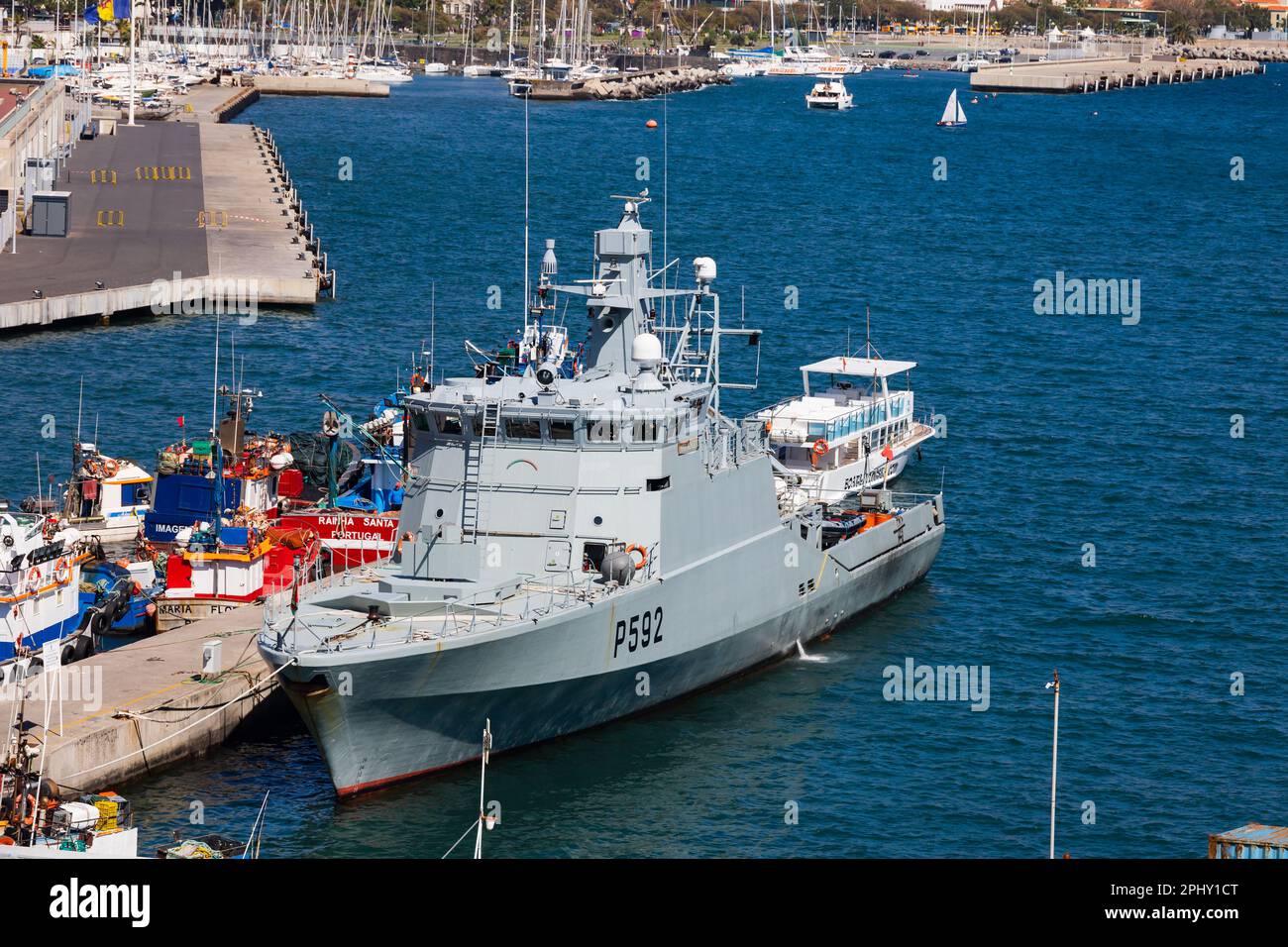 Portugiesische Marine vor der Küste Patrouillenboot, P592, NRP Mondego, in Funchal, Madeira, Portugal. Gebaut in Dänemark und früher HDMS Glenten, P557. F Stockfoto