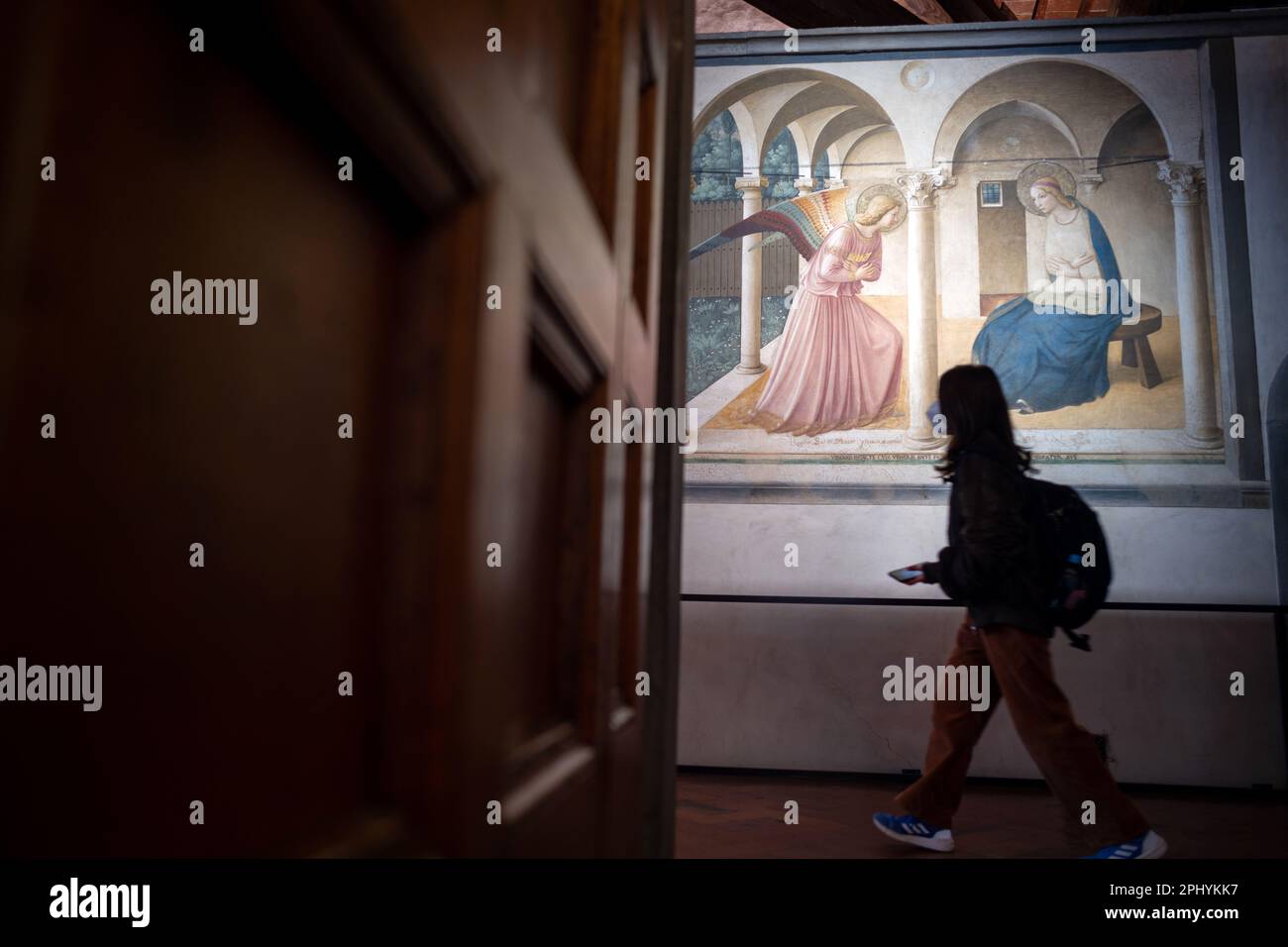 Meisterwerk der Renaissance, Fra Angelicos „Verkündigung“ oben auf der Treppe zum Schlafsaal des Markusklosters. Museo di San Marco, Florenz Stockfoto