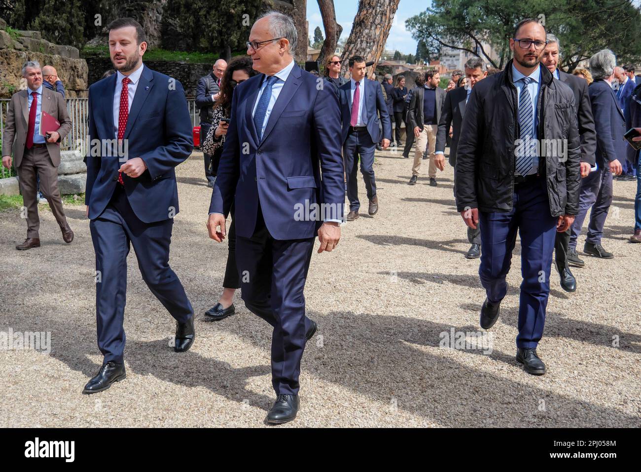 Rom, . 30. März 2023. 30/03/2023 der Bürgermeister von Rom, Roberto Gualtieri, trifft sich mit dem für Umwelt zuständigen EU-Kommissar Virginijus Sinkevičius, um die Herausforderungen und Chancen von gemeinsamem Interesse im Zusammenhang mit der Umsetzung europäischer Initiativen für ökologische Nachhaltigkeit zu erörtern. Kredit: Unabhängige Fotoagentur/Alamy Live News Stockfoto