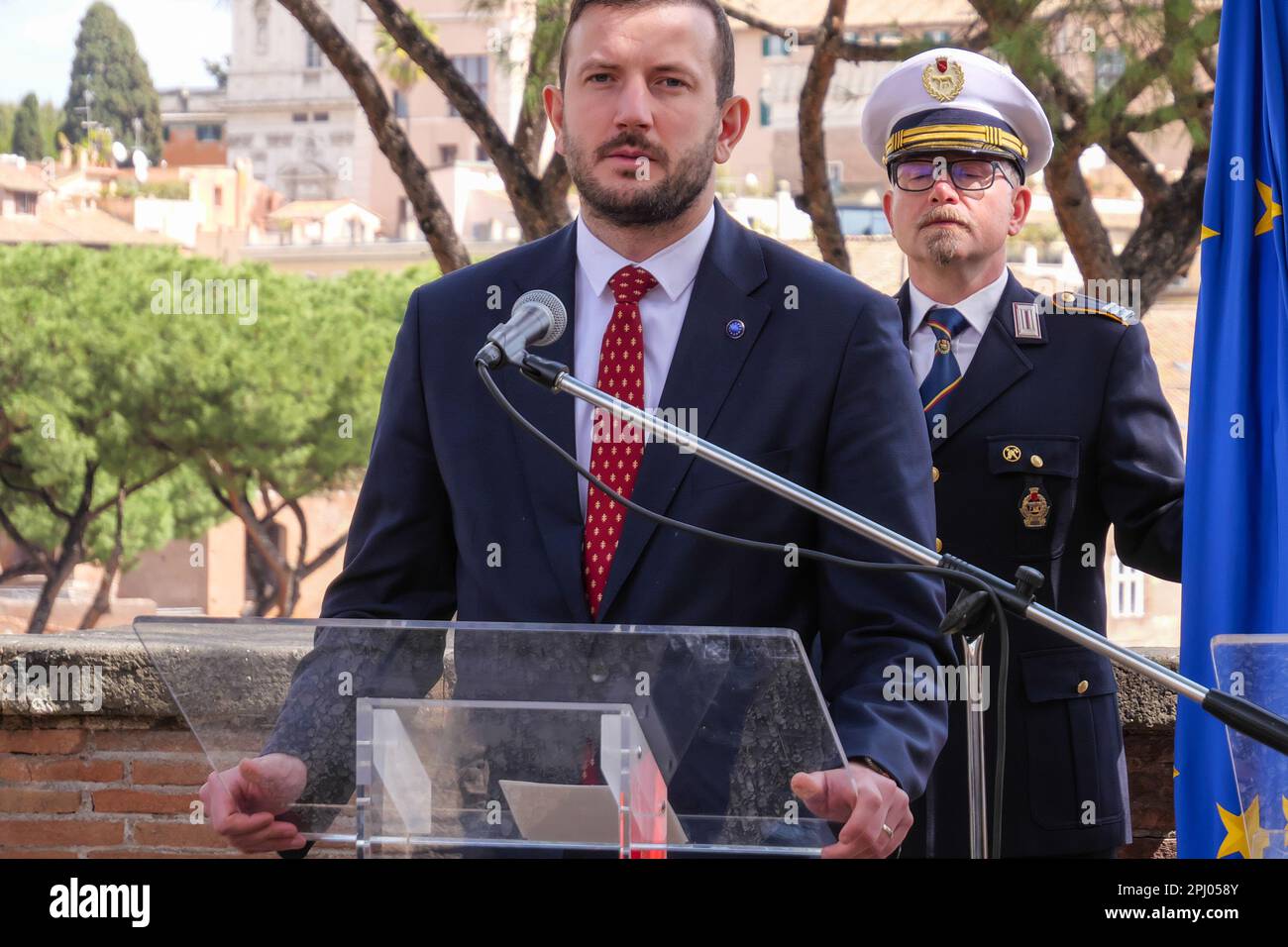 Rom, . 30. März 2023. 30/03/2023 der Bürgermeister von Rom, Roberto Gualtieri, trifft sich mit dem für Umwelt zuständigen EU-Kommissar Virginijus Sinkevičius, um die Herausforderungen und Chancen von gemeinsamem Interesse im Zusammenhang mit der Umsetzung europäischer Initiativen für ökologische Nachhaltigkeit zu erörtern. Kredit: Unabhängige Fotoagentur/Alamy Live News Stockfoto