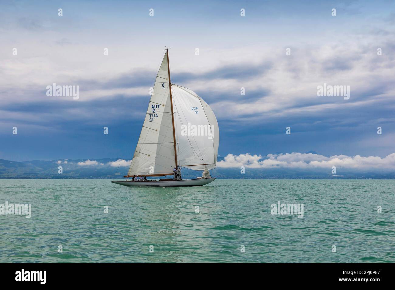 Segeln auf dem Bodensee, Weltmeisterschaft von 8mR Yachten, die historische 8-Meter-Klasse gilt als die schönste und größte Bootsklasse Stockfoto