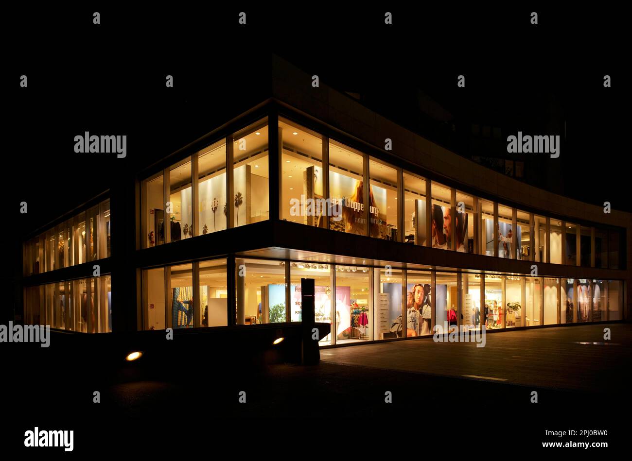 PEEK & Cloppenburg, Kaufhauskette, Nachtaufnahme, Mainz, Rheinland-Pfalz, Deutschland Stockfoto