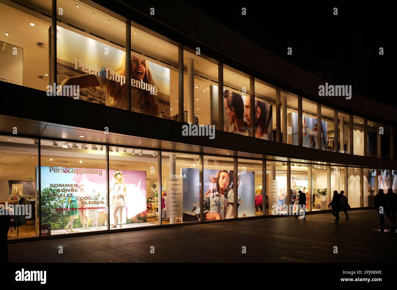 PEEK & Cloppenburg, Kaufhauskette, Nachtaufnahme, Mainz, Rheinland-Pfalz, Deutschland Stockfoto