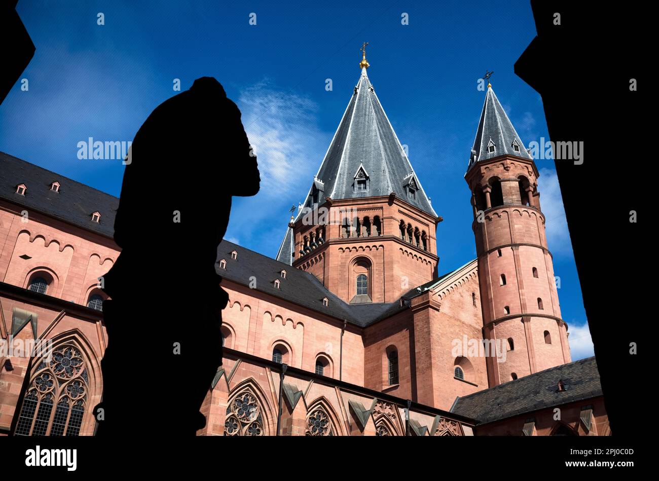 Die hohe Kathedrale von St. Martin in Mainz, Blick vom Kloster, Rheinland-Pfalz, Deutschland Stockfoto