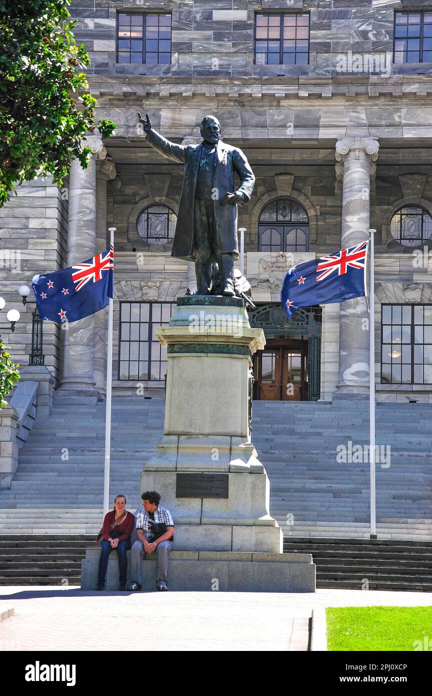 Statue von Richard John Seddon und Parlamentsgebäude. Region Lambton Quay, Wellington, Wellington, Nordinsel, Neuseeland Stockfoto