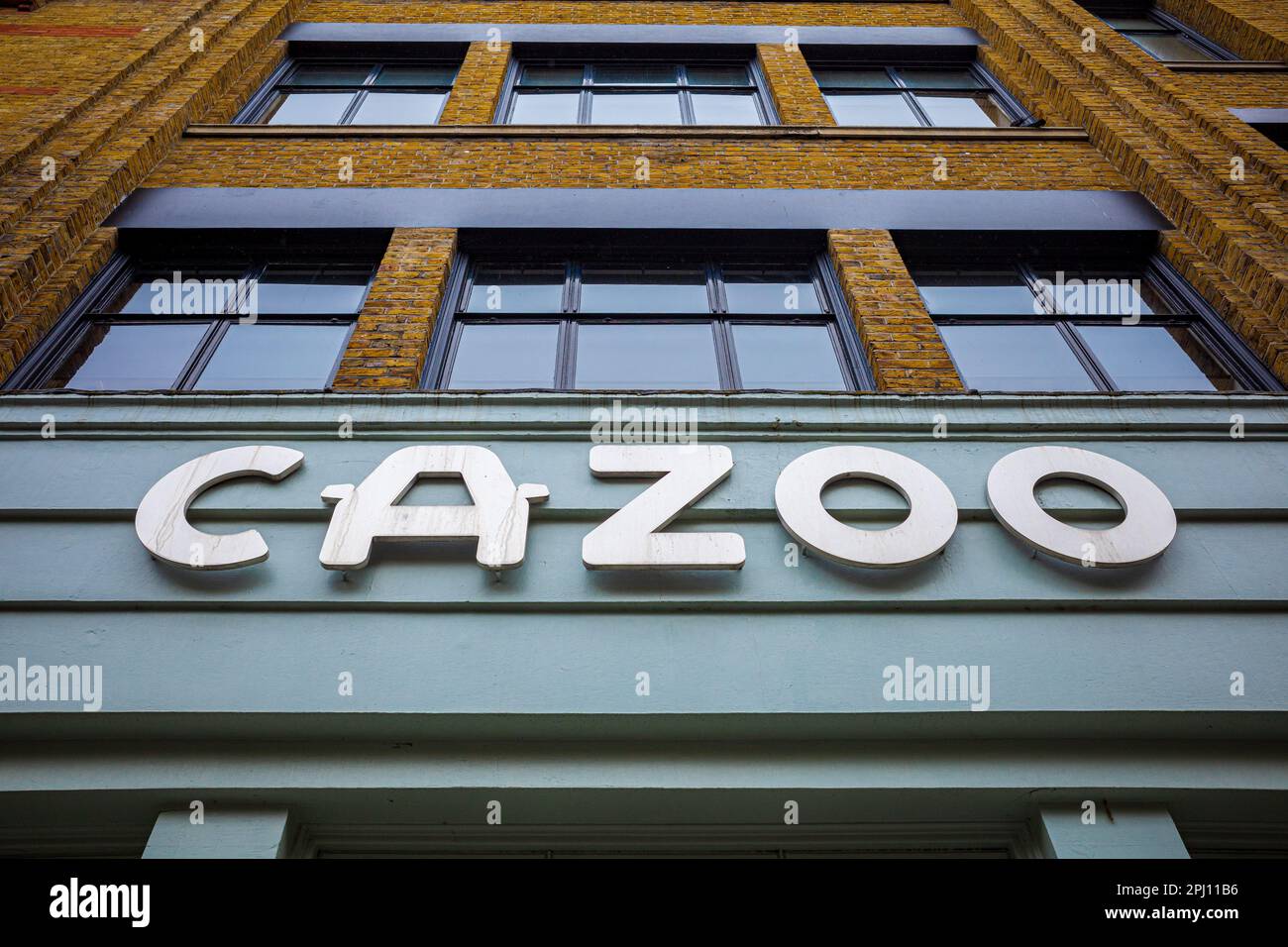 Cazoo HQ in der Chalton Street in Euston, London. Der Hauptsitz des Unternehmens Cazoo in London. Cazoo ist ein britischer Online-Autohändler. Stockfoto
