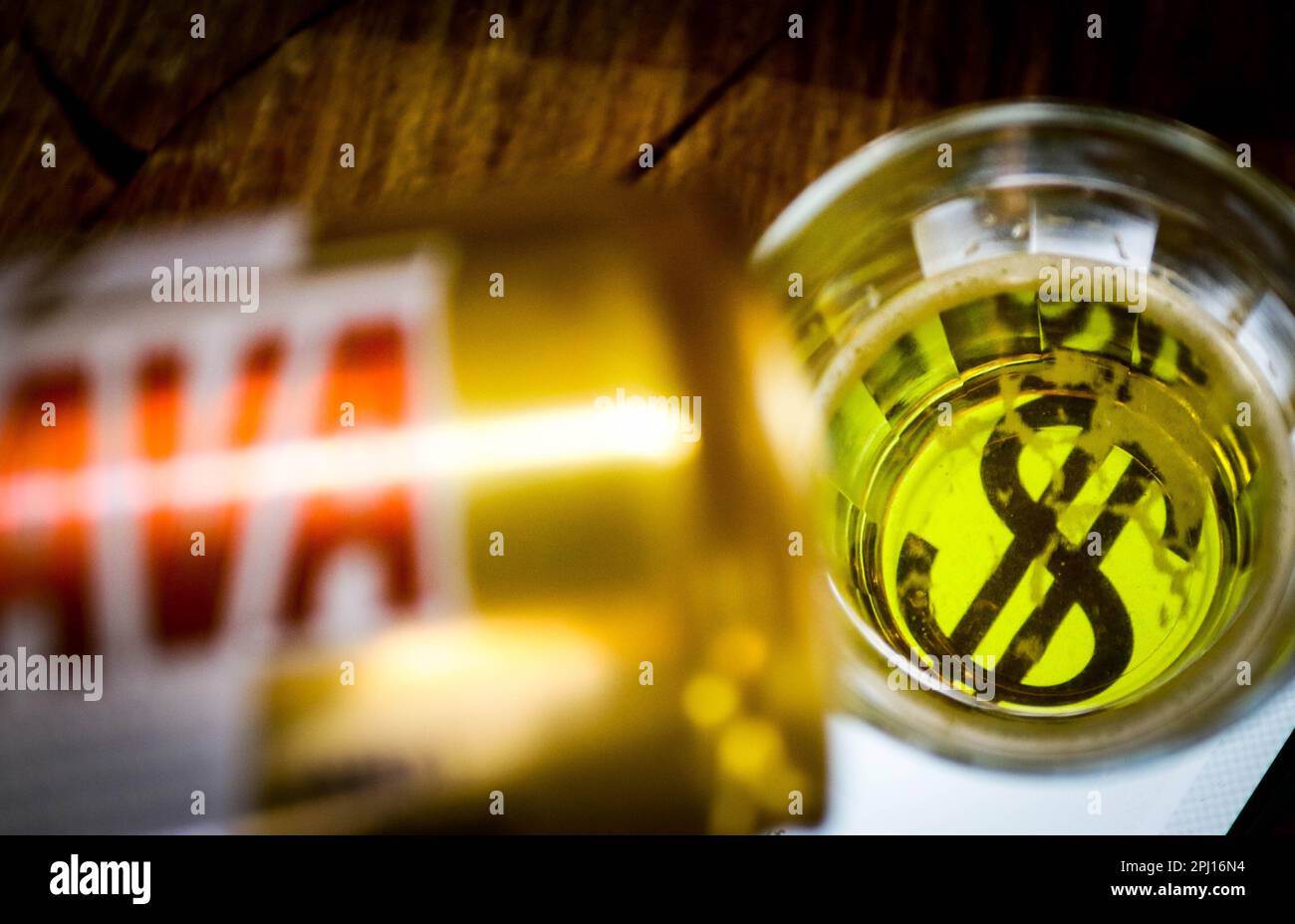 São PAULO, SP - 30.03.2023: CRISE NO GRUPO PETR'POLIS - Grupo Petrópolis, Eigentümer von Itaipava, Crystal und Petra Beer, Konkurs angemeldet am Montag (27). Jedes Mal, wenn ein Unternehmen Konkurs beantragt, deutet das auf eine Krise hin. Aber laut einem Experten bedeutet dies nicht, dass das Unternehmen in Konkurs gehen wird, weil die Schulden nicht so hoch sind und es gute Perspektiven gibt. Der Auftrag war das Ergebnis einer Krise, die sich in den letzten anderthalb Jahren aufgrund von Einkommenseinbußen, Inflationsdruck, erhöhten Produktionskosten und Schwierigkeiten bei der Preisweitergabe für verkaufte Produkte verschlimmert hat. Stockfoto