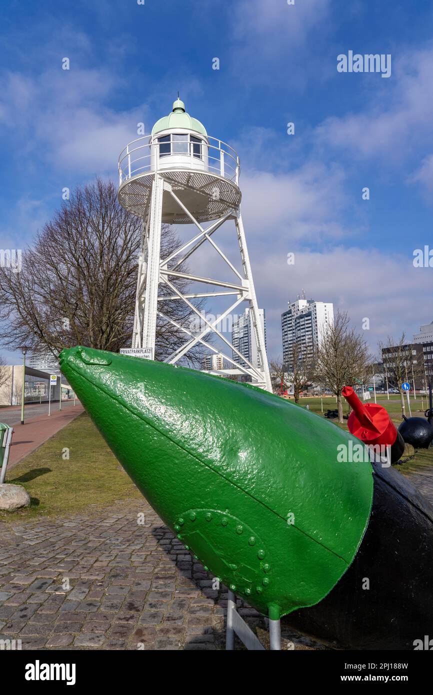 Alter Hafen, Hafenbecken, Hafenviertel, Leuchtturm, Bojen, museumsschiffe, Teil des Hafenwelten, in Bremerhaven, Bremen, Deutschland, Stockfoto