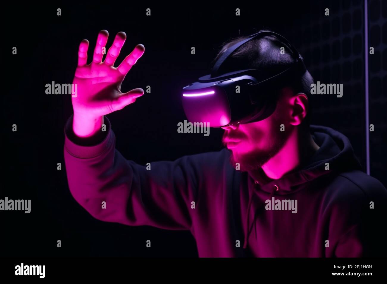 Mann mit VR-Brille, Videospiele mit Virtual-Reality-Headset, Neonlicht Stockfoto