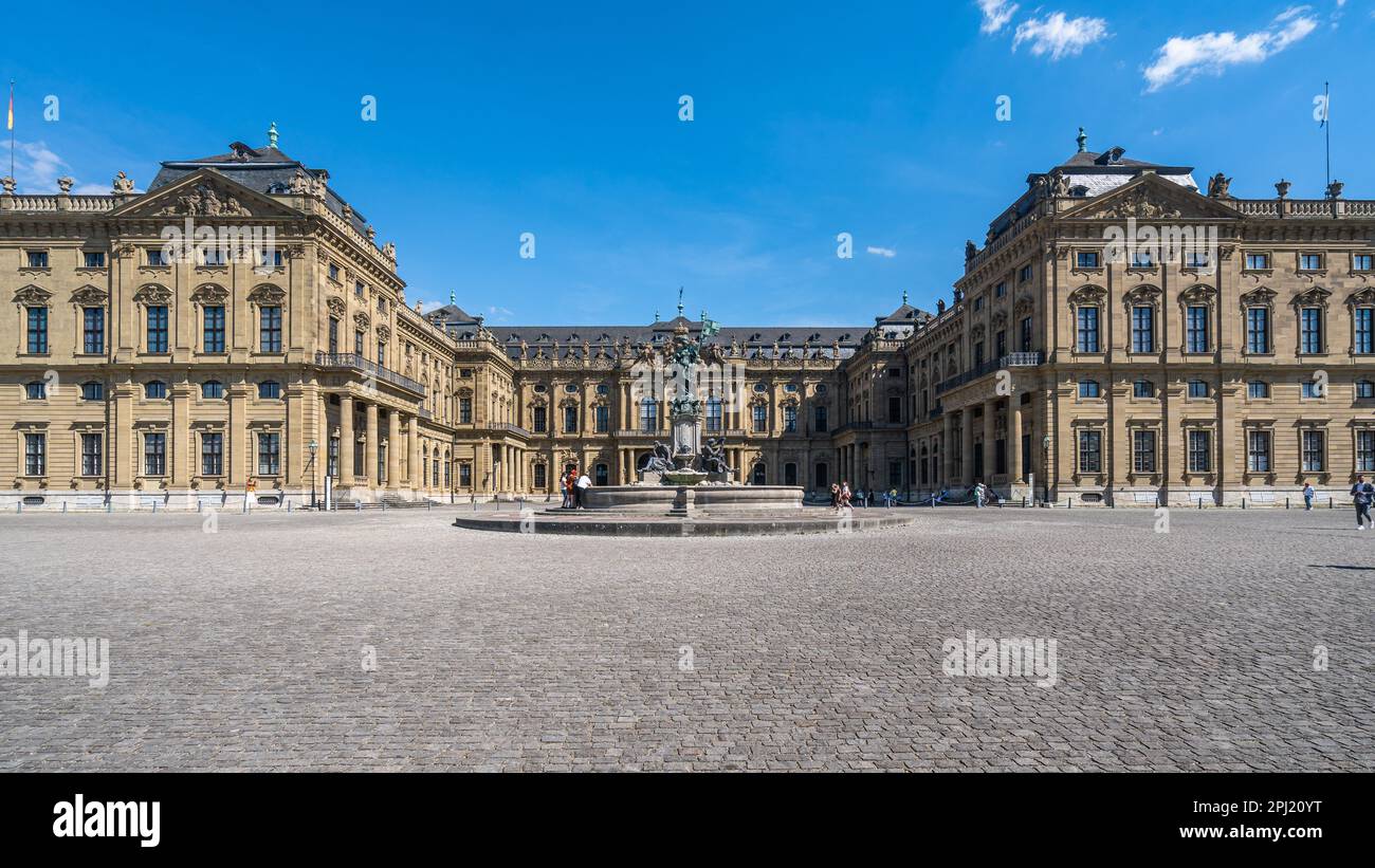 Blick auf die Würzburger Residenz, die als Meisterwerk der barocken und neoklassischen Architektur gilt, UNESCO-Weltkulturerbe, Würzburg, Bayern, Deutschland Stockfoto