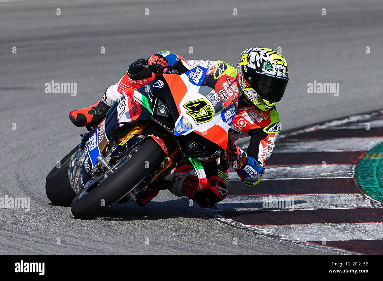 Axel Bassani aus Italien vom Motocorsa Racing Team mit Ducati Panigale V4R während der SBK Motul FIM Superbike World Championship: Catalunya Test Day 1 auf dem Circuit de Barcelona-Catalunya in Montmelo, Spanien. (Kredit: David Ramirez / Dax Images) Stockfoto