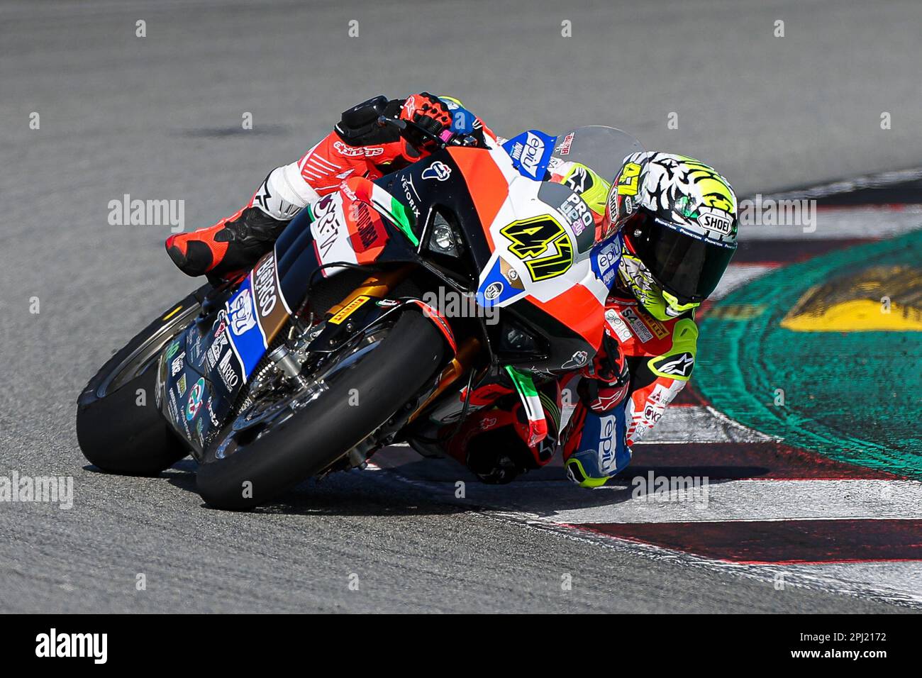 Axel Bassani aus Italien vom Motocorsa Racing Team mit Ducati Panigale V4R während der SBK Motul FIM Superbike World Championship: Catalunya Test Day 1 auf dem Circuit de Barcelona-Catalunya in Montmelo, Spanien. (Kredit: David Ramirez / Dax Images) Stockfoto