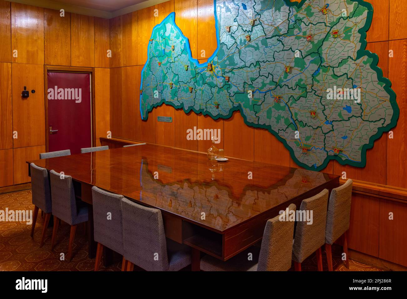 Ligatne, Lettland, 26. Juni 2022: Lagebericht im sowjetischen Geheimen Bunker bei Ligatne in Lettland. Stockfoto