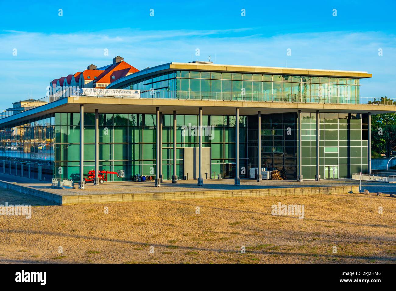 Dresden, Deutschland, 7. August 2022: Internationales Kongresszentrum in Dresden. Stockfoto