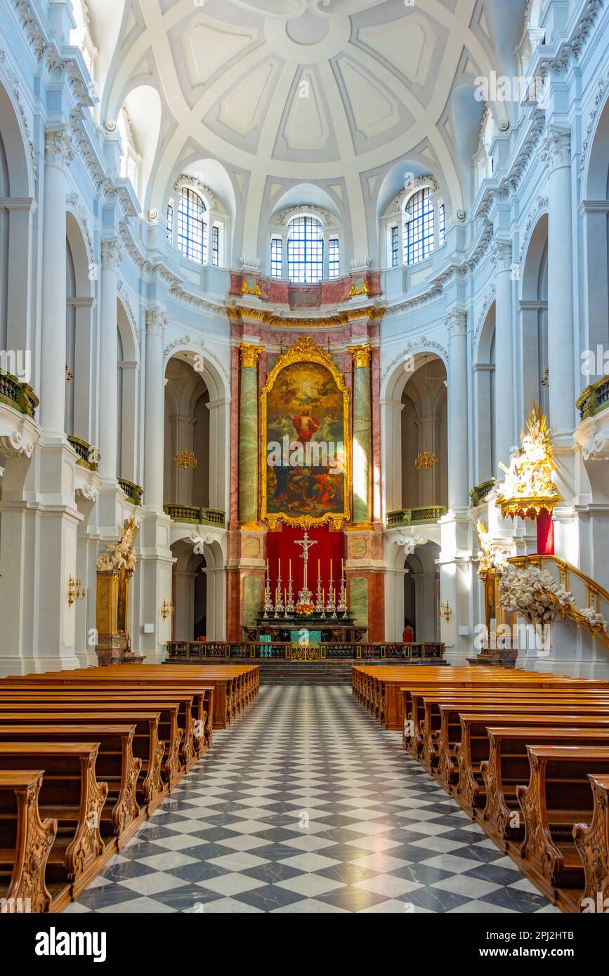 Dresden, Deutschland, 8. August 2022: Das Innere der Frauenkirche in Dresden. Stockfoto