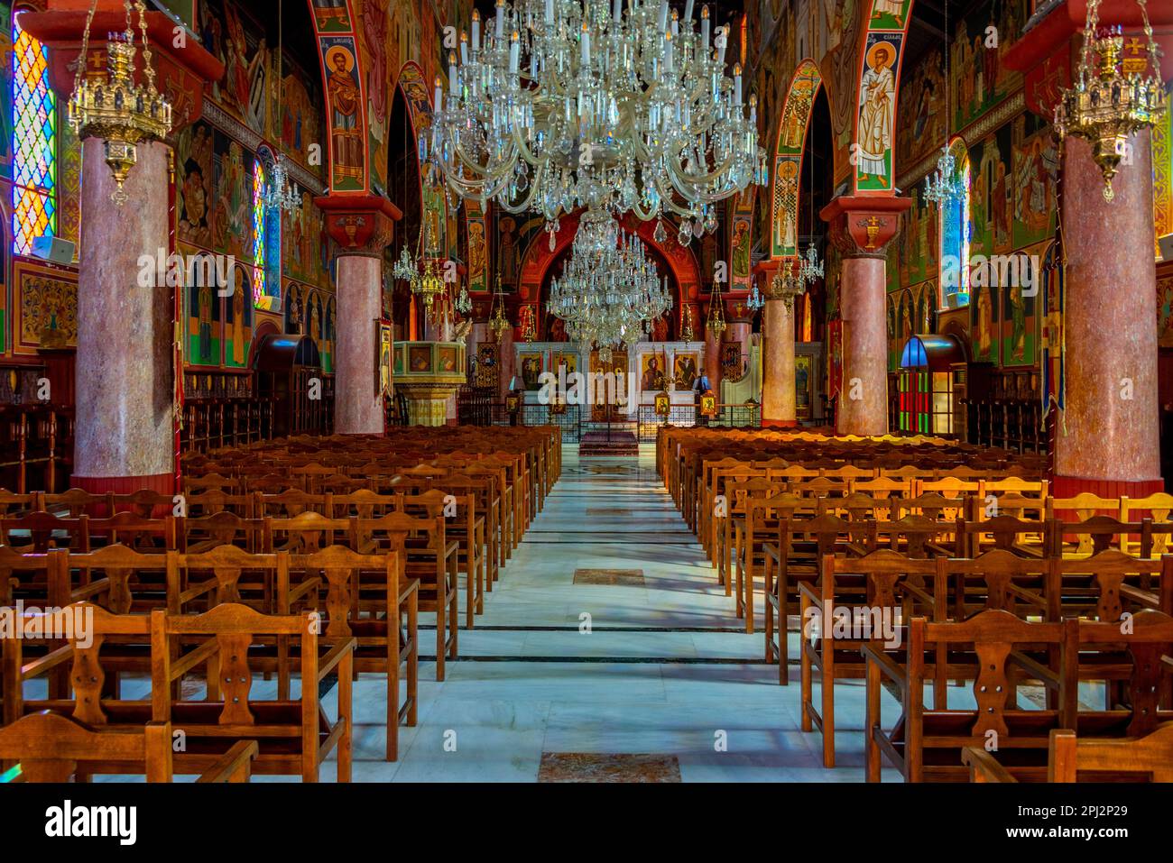 Rhodos, Griechenland, 25. August 2022: Inneres der Kirche der Verkündigung des Theotokos in Rhodos, Griechenland. Stockfoto