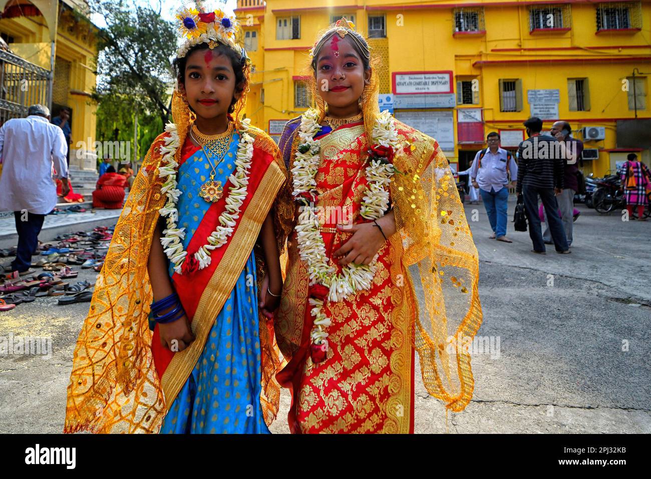 Junge Mädchen werden gesehen, wie sie am Kumari Puja im Adyapith-Tempel teilnehmen. Kumari Puja 