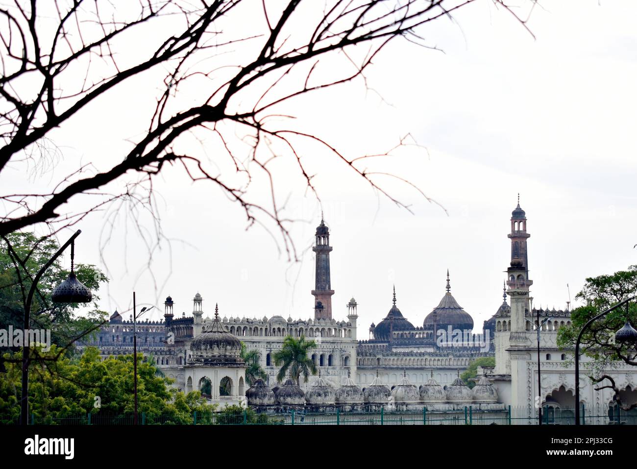 Das Imambara Heritage-Gebäude, das aus der seitlichen Moschee stammt. Stockfoto
