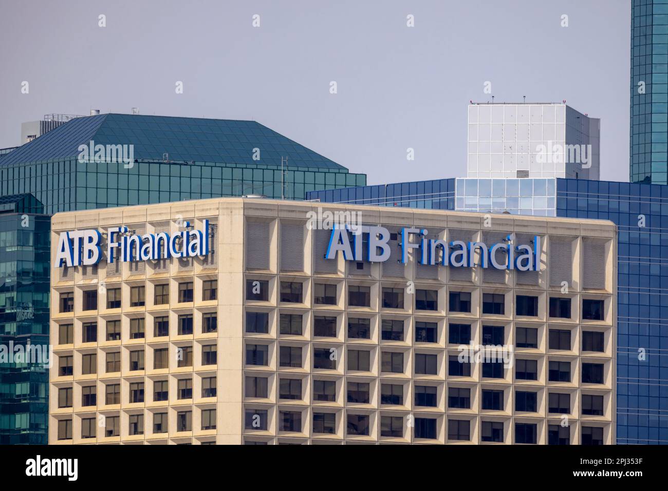 Edmonton, Alberta. 30. März 2023. In der Nähe des ATB Financial Place, einem Bürokomplex in Edmonton, Alberta, Kanada. Edmonton ATB Place Zweigstelle. Stockfoto