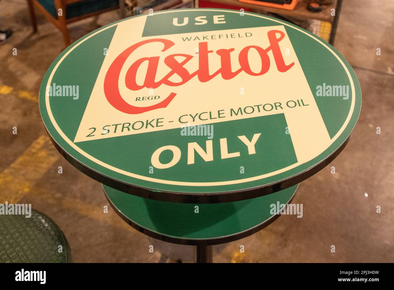 Bordeaux , Aquitaine France - 03 10 2023 : Castrol-Logo-Text und Zeichen britische globale Marke von Schmierstoffen Motorradmotoröl Stockfoto