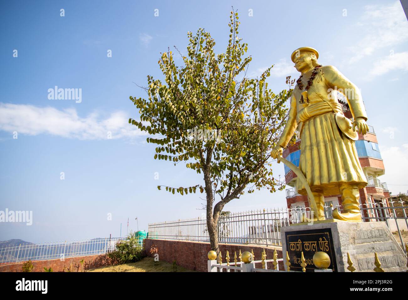 Statue des Gorkhali-Kriegers Kalu Pande und Silhouette in Chandragiri, Kathmandu Nepal Stockfoto