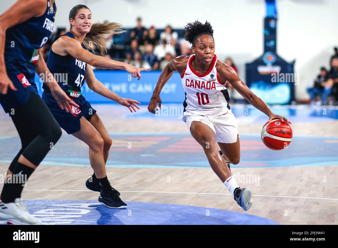 Spanien, Teneriffa, 25. September 2018: Kanadischer Basketballspieler Nirra spielt während der FIBA Frauen-Basketball-Weltmeisterschaft in Aktion Stockfoto