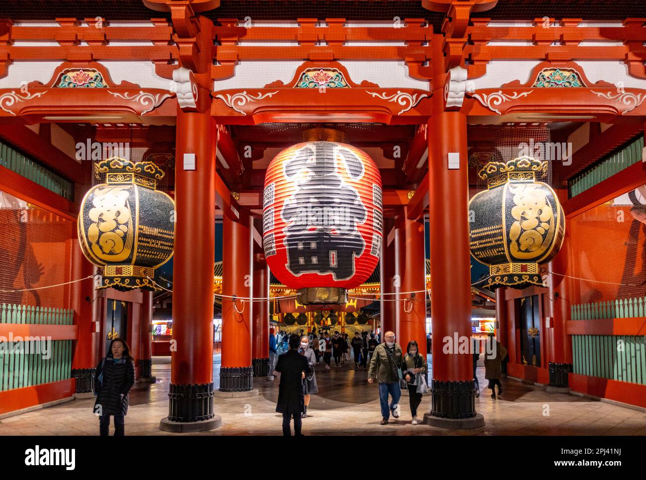 Nachtsicht auf den Sensoji-Tempel in Asakusa, Tokio, Japan Stockfoto