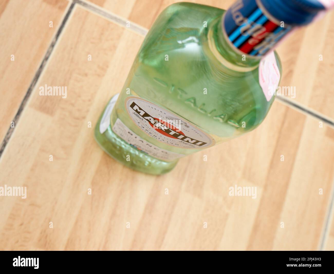 Martini (Vermouth) Bianco. Martini ist eine Marke von italienischem