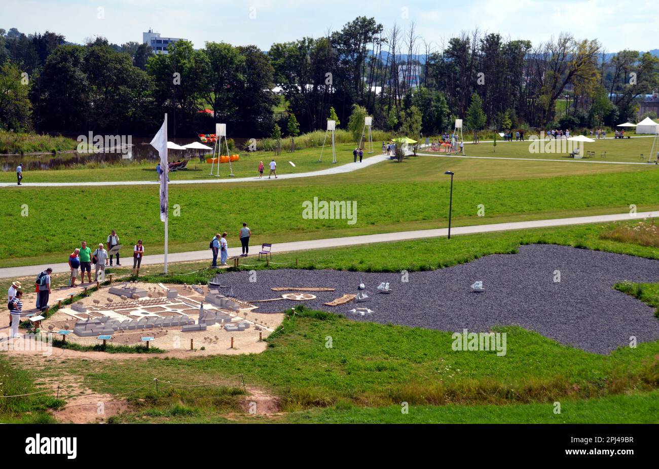 Deutschland, Bayern, Bayreuth, Landesgartenschau 2016 (Gartenschau): Modelldorf St. Georgen mit seinem See (Kies) ca. 1760. Stockfoto