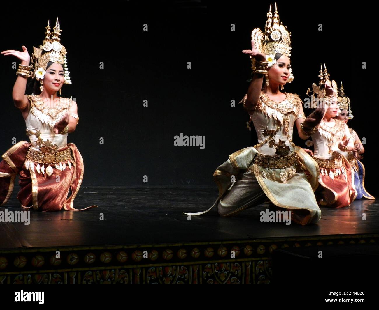Kambodscha, Phnom Penh: Traditionelle Tanzvorstellung im Nationalmuseum, einschließlich einer Vielzahl klassischer und folkloristischer Tänze. Stockfoto