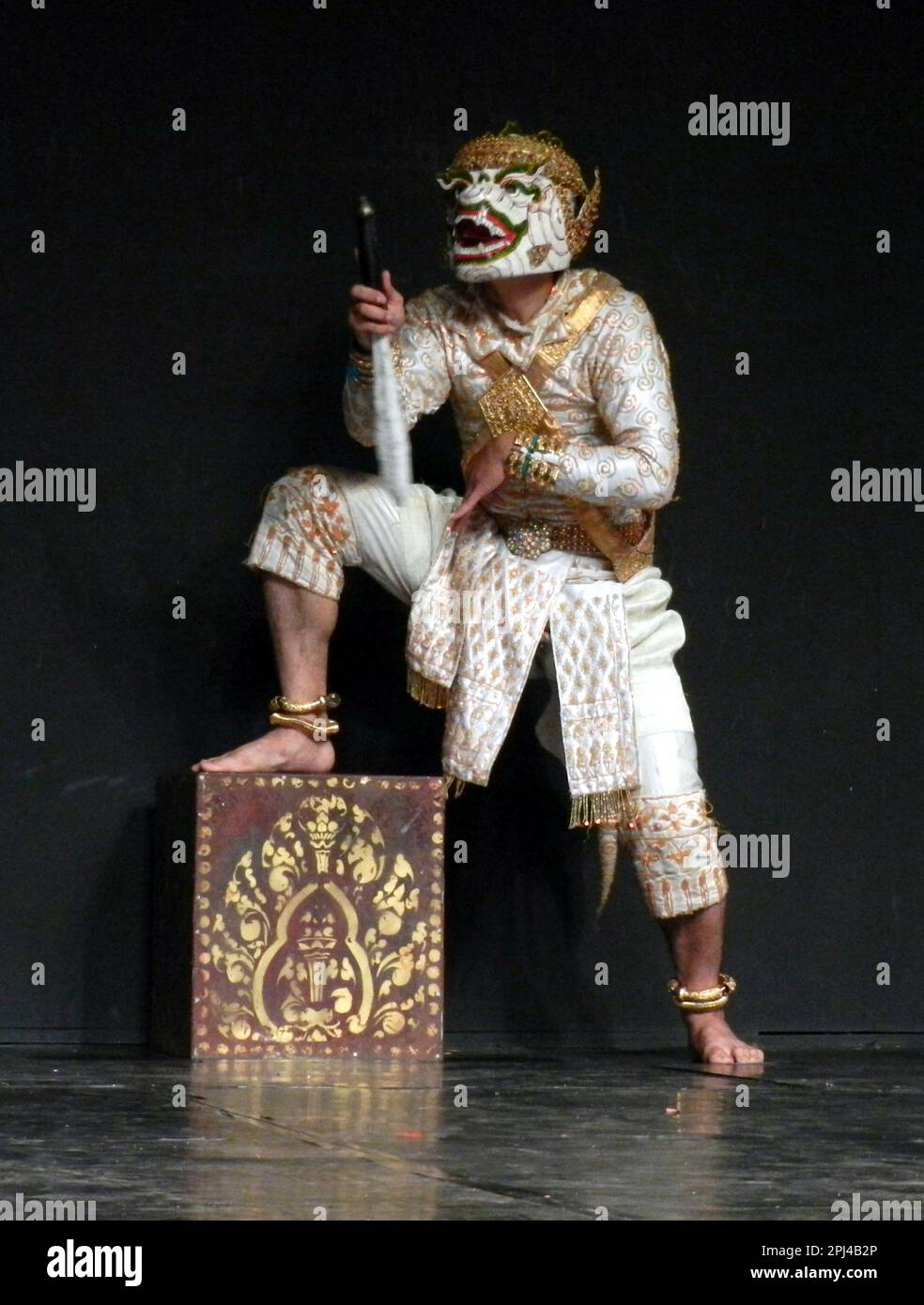 Kambodscha, Phnom Penh: Traditionelle Tanzvorstellung im Nationalmuseum, einschließlich einer Vielzahl klassischer und folkloristischer Tänze. Hanuman. Stockfoto
