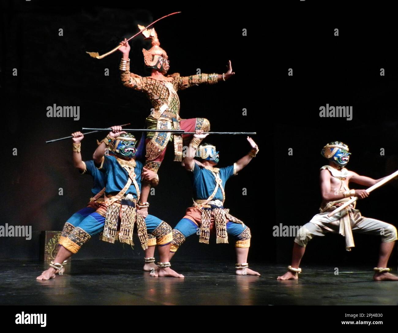 Kambodscha, Phnom Penh: Traditionelle Tanzvorstellung im Nationalmuseum, einschließlich einer Vielzahl klassischer und folkloristischer Tänze. Kampf zwischen Rama und Ravana Stockfoto